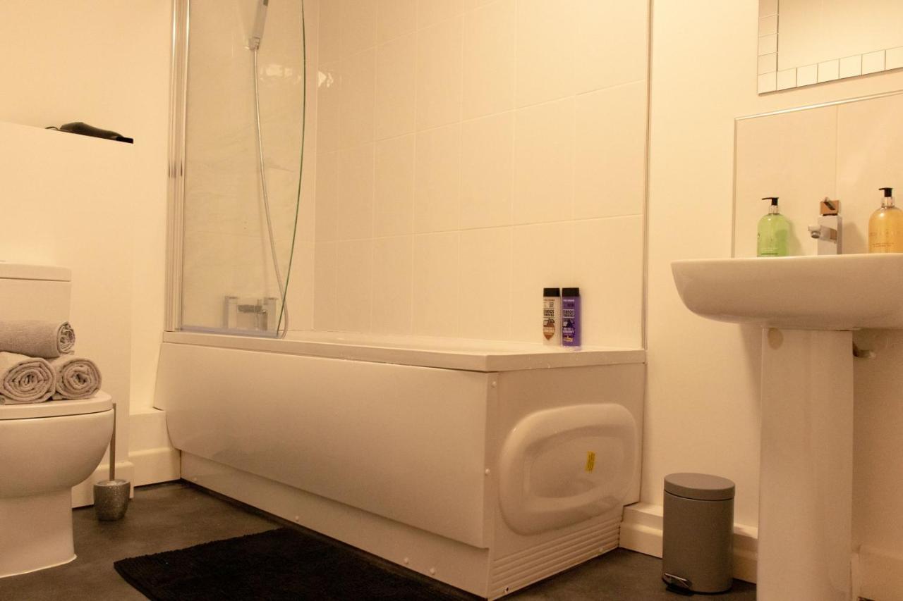Livestay-Modern Apartment Minutes Away From Heathrow Слау Экстерьер фото